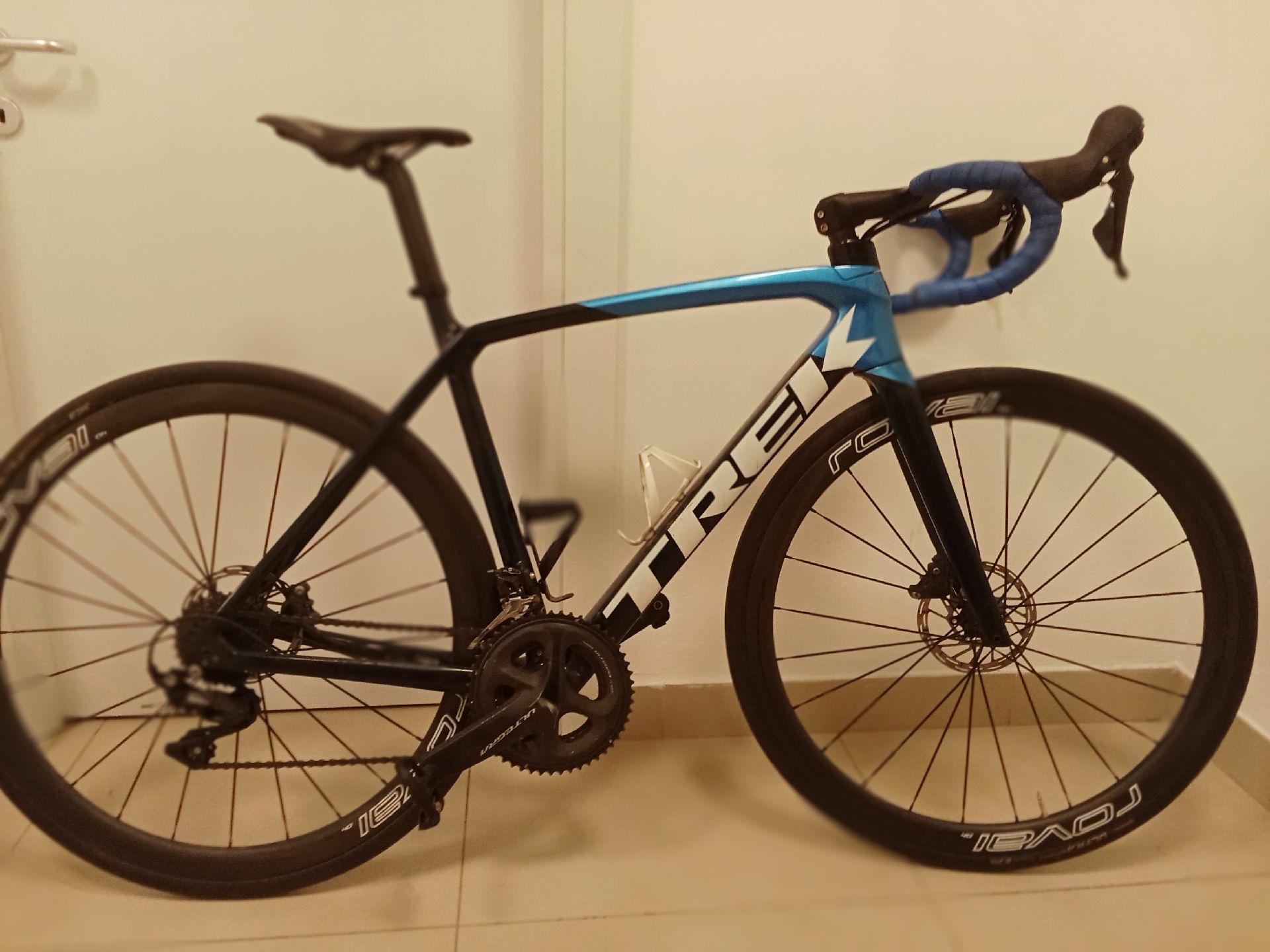 TREK EMONDA SL5 DISC 2021モデル Émonda SL 5 Disc - Trek Bikes