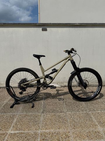 Tweedehands Commencal CLASH RIDE 2021 2021 Mountainbike — afbeelding 1 van 5