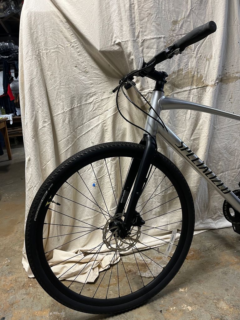 Used Specialized Sirrus 2022 Road & Gravel, Light Gray — image 2 of 5