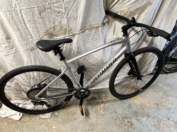 Used Specialized Sirrus 2022 Road & Gravel, Light Gray — image 4 of 5