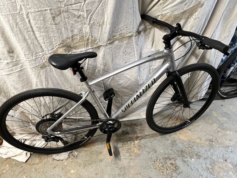 Used Specialized Sirrus 2022 Road & Gravel, Light Gray — image 4 of 5