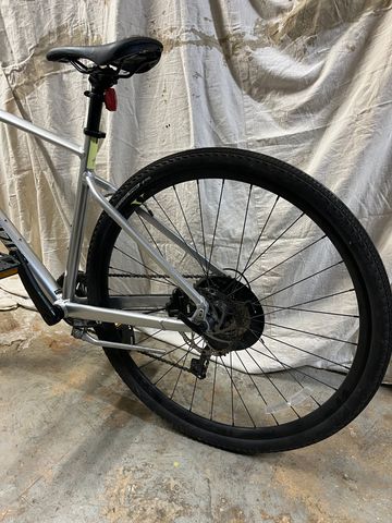 Used Specialized Sirrus 2022 Road & Gravel, Light Gray — image 3 of 5