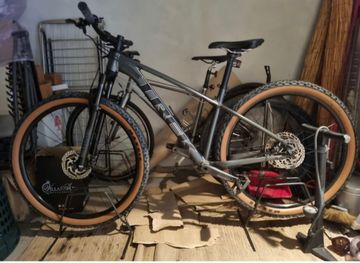 Used Trek 8 2022 2022 Mountainbike, Light Gray — image 3 of 6