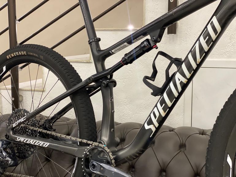 Used Specialized Epic Expert 2022 2022 Mountainbike, Black, 29 — image 3 of 14