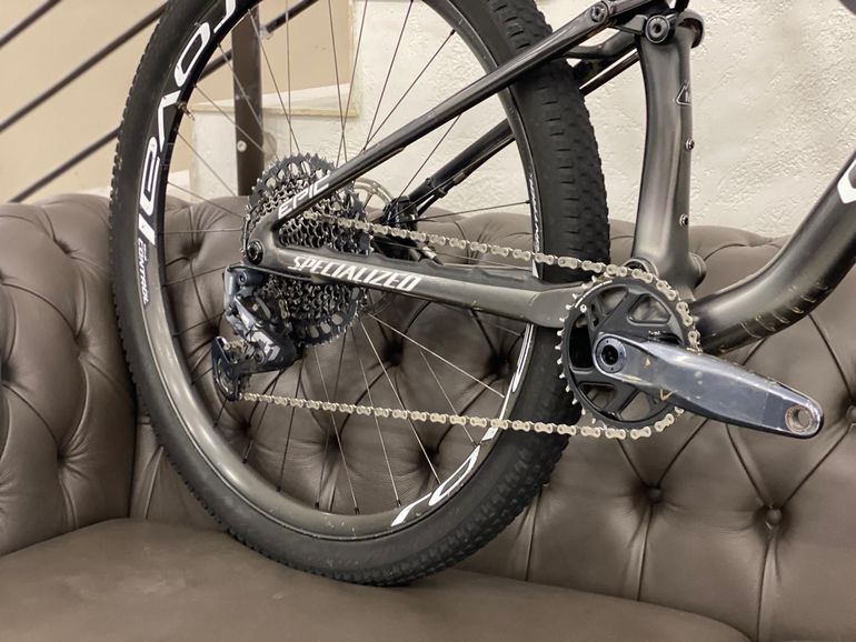 Used Specialized Epic Expert 2022 2022 Mountainbike, Black, 29 — image 9 of 14