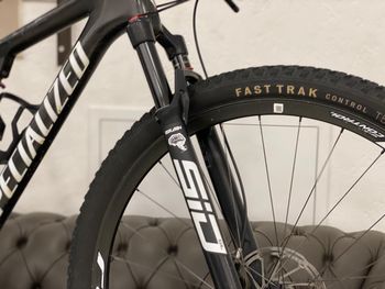 Used Specialized Epic Expert 2022 2022 Mountainbike, Black, 29 — image 8 of 14