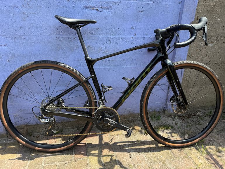 Used Giant Advanced 2 2022 2022 Road & Gravel, Black — image 1 of 3