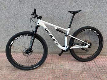 Used Specialized Epic Pro 2021 2021 Mountainbike, White, 29 — image 2 of 7