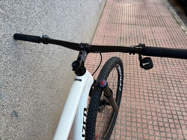 Used Specialized Epic Pro 2021 2021 Mountainbike, White, 29 — image 5 of 7