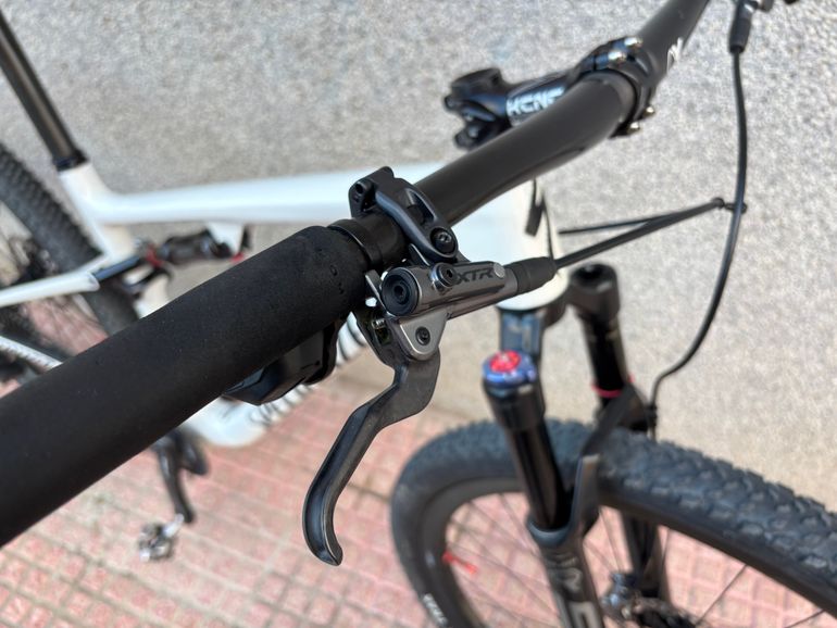 Used Specialized Epic Pro 2021 2021 Mountainbike, White, 29 — image 4 of 7