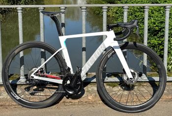 Used Factor Ostro Shimano Ultegra Di2 (12 Speed) 2023 Road & Gravel, White — image 3 of 18
