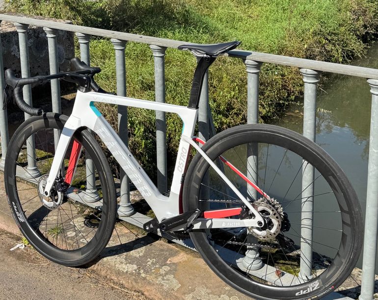 Used Factor Ostro Shimano Ultegra Di2 (12 Speed) 2023 Road & Gravel, White — image 17 of 18