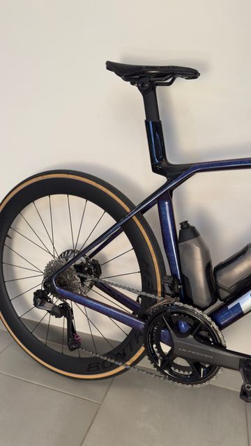 Used Trek Madone Shimano Ultegra Di2 2026 Road & Gravel, Purple — image 7 of 8