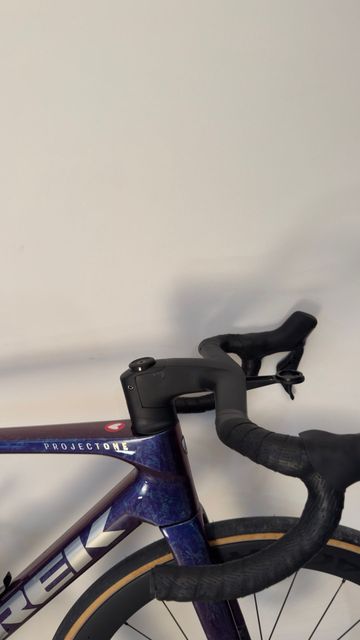 Used Trek Madone Shimano Ultegra Di2 2026 Road & Gravel, Purple — image 4 of 8