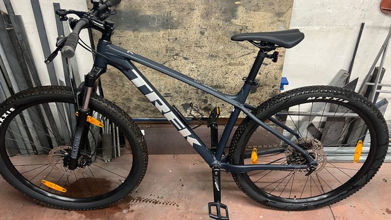Used Trek Marlin 7 Gen 2 2023 2023 Mountainbike, Blue, 27.5, 29 — image 1 of 6