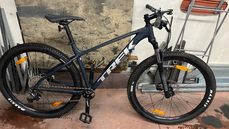 Used Trek Marlin 7 Gen 2 2023 2023 Mountainbike, Blue, 27.5, 29 — image 2 of 6
