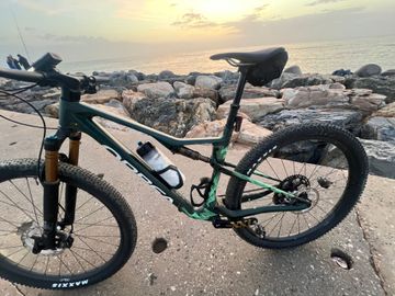 Used Orbea Oiz SRAM GX Eagle AXS (T-Type) 2024 Mountainbike, Green — image 10 of 11