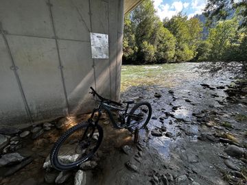 Used Giant Reign 1 2024 2024 Mountainbike, Black, 29 — image 9 of 9