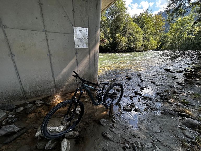 Used Giant Reign 1 2024 2024 Mountainbike, Black, 29 — image 9 of 9