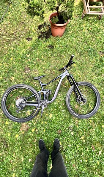 Used Giant Reign 1 2024 2024 Mountainbike, Black, 29 — image 5 of 9