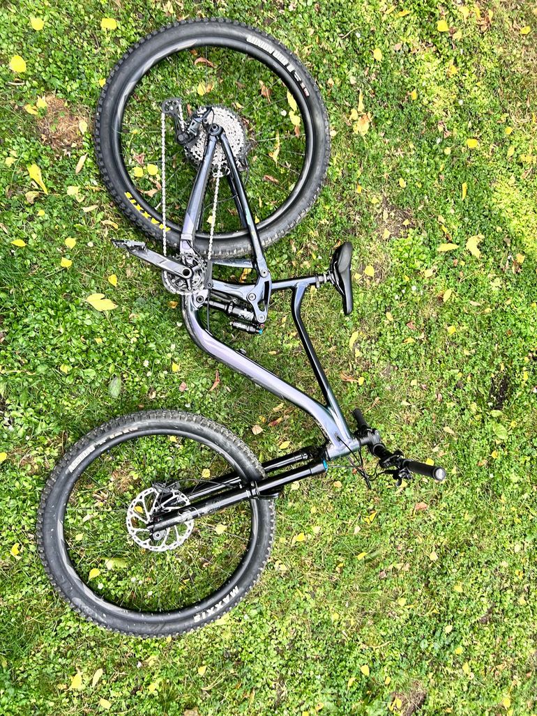 Used Giant Reign 1 2024 2024 Mountainbike, Black, 29 — image 3 of 9