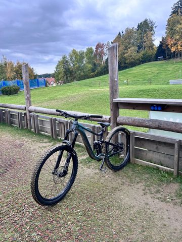 Used Giant Reign 1 2024 2024 Mountainbike, Black, 29 — image 4 of 9