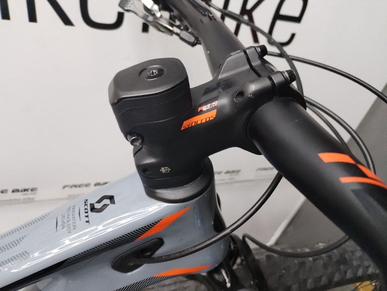Used Scott Scale 910 2018 2018 Mountainbike, Light Gray, 29 — image 6 of 19