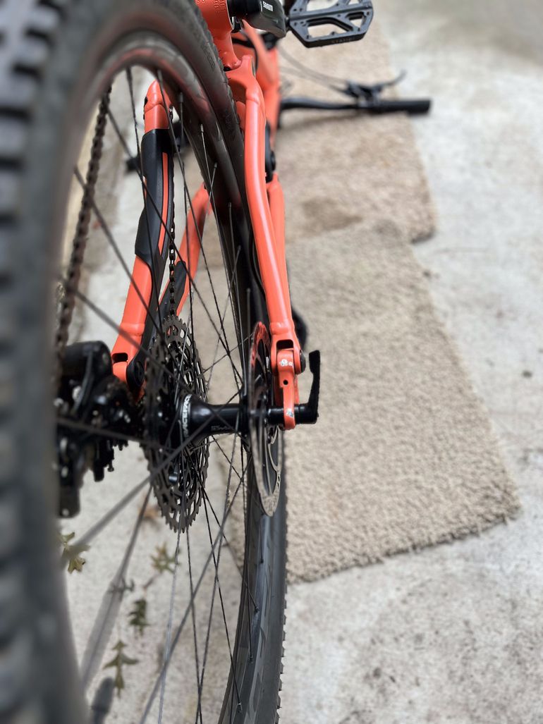 Used Specialized Stumpjumper 2022 Mountainbike, Red — image 12 of 15