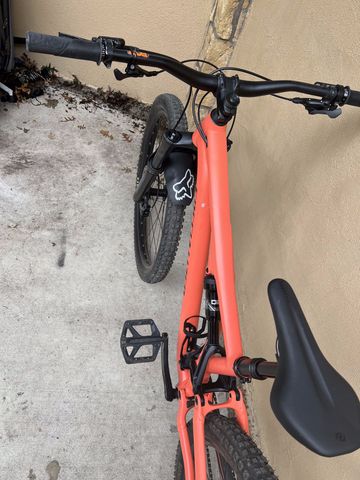 Used Specialized Stumpjumper 2022 Mountainbike, Red — image 6 of 15