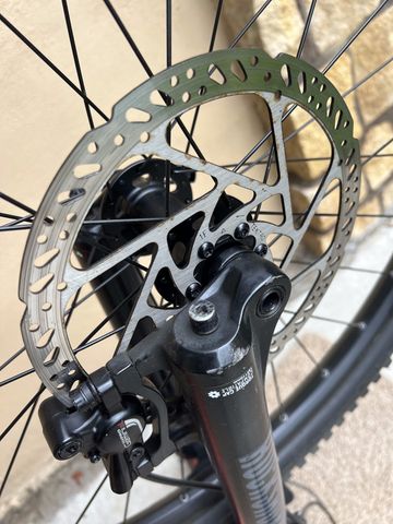 Used Specialized Stumpjumper 2022 Mountainbike, Red — image 9 of 15