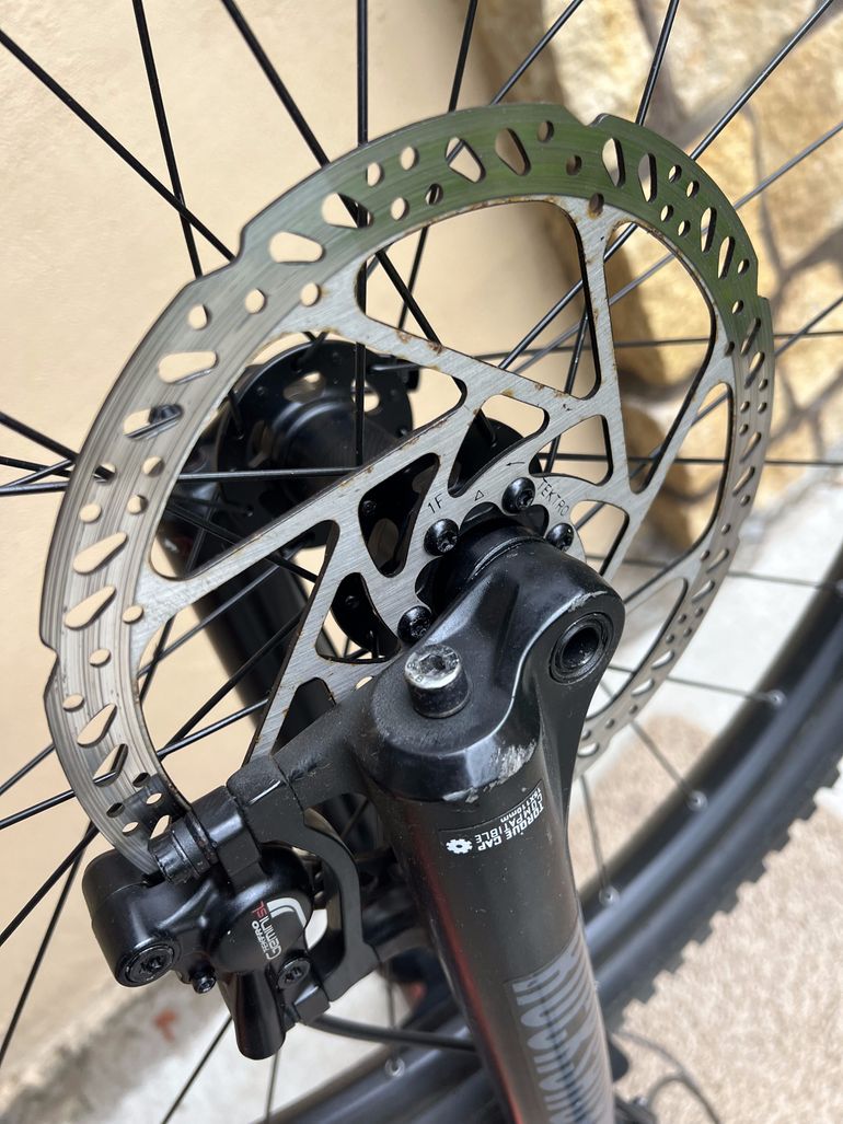 Used Specialized Stumpjumper 2022 Mountainbike, Red — image 9 of 15