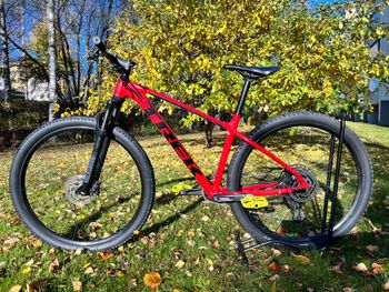 Used Trek X-Caliber 8 2021 2021 Mountainbike, Red, 29 — image 2 of 6