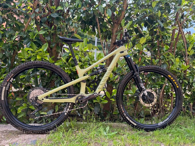 Canyon Spectral 125 CF 8 2023 2023 Mountainbike usato, Verde — immagine 1 di 7
