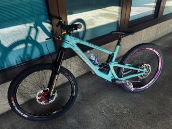 Used Santa Cruz Bronson R Plus / Carbon C / 27.5 2019 2019 MTB