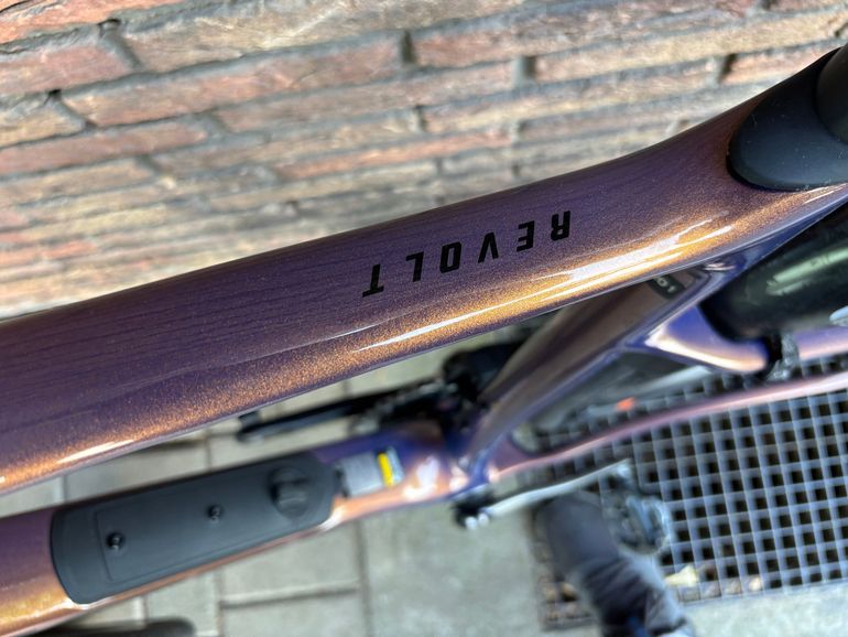 Used Giant Revolt Advanced Pro 1 2025 2025 Road & Gravel, Orange — image 5 of 5