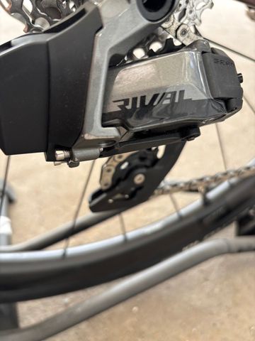 Used Giant Revolt Advanced Pro 1 2025 2025 Road & Gravel, Orange — image 3 of 5