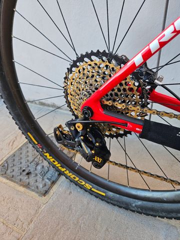 Used Trek Procaliber SRAM XX1 Eagle 2017 Mountainbike, Red — image 2 of 8