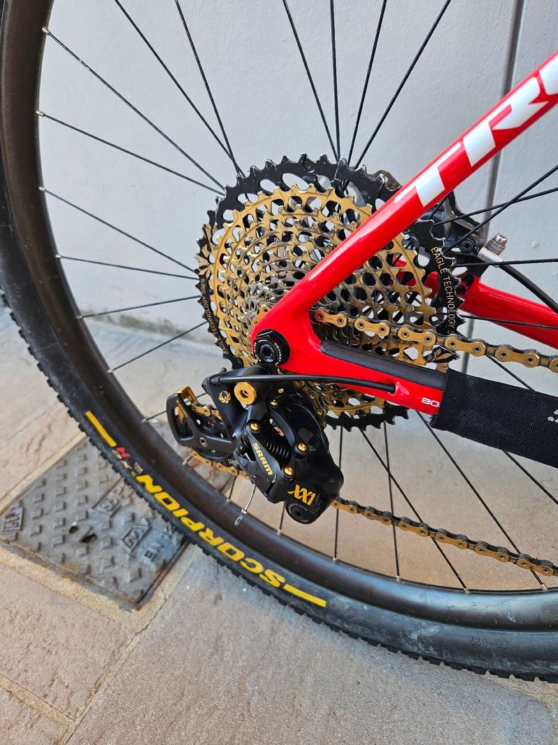 Used Trek Procaliber SRAM XX1 Eagle 2017 Mountainbike, Red — image 2 of 8