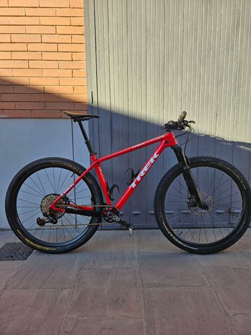 Used Trek Procaliber SRAM XX1 Eagle 2017 Mountainbike, Red — image 1 of 8