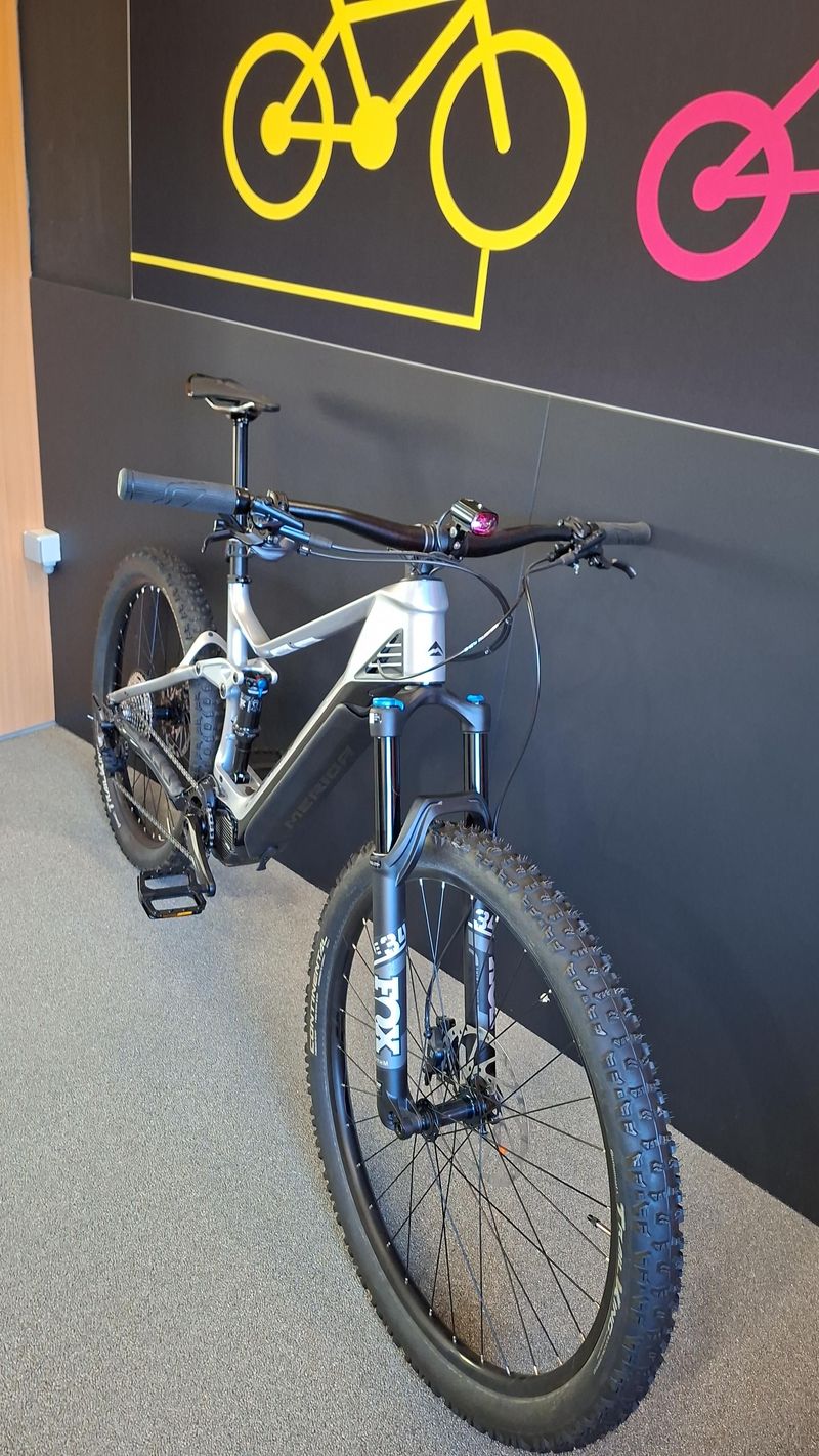Used Merida 8000 2022 Mountainbike, Light Gray — image 5 of 5