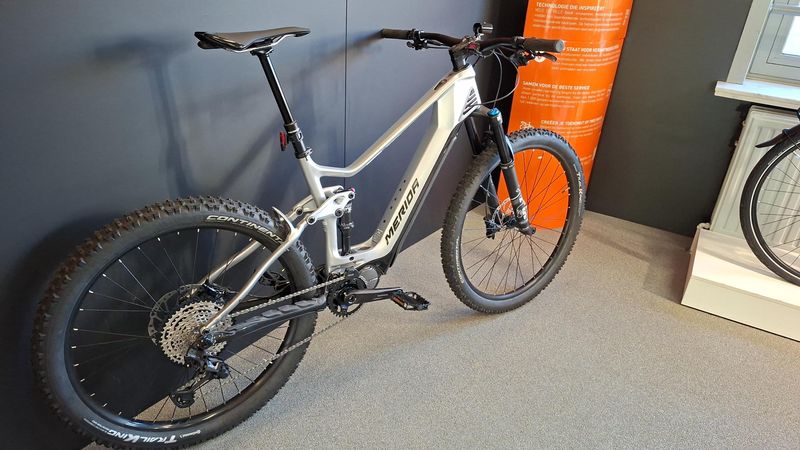 Used Merida 8000 2022 Mountainbike, Light Gray — image 2 of 5