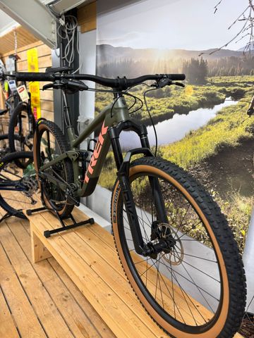 Brugt Trek Top Fuel 8 XT 2024 2024 Mountainbike — billede 2 af 5