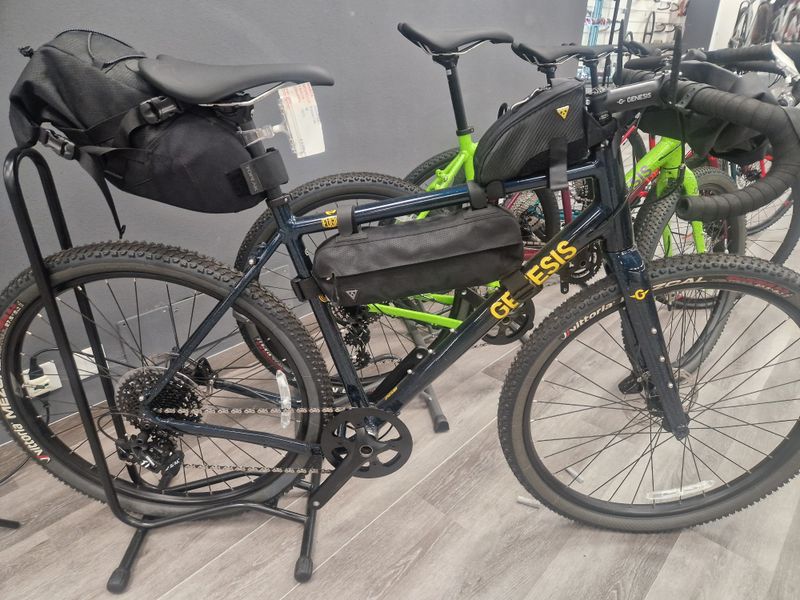 Genesis Fugio SRAM Apex 2024 Road & Gravel d'occasion — image 1 sur 5