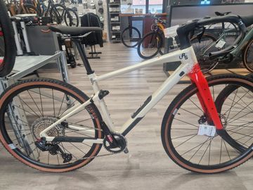 BMC URS 01 FOUR 2024 2024 Road & Gravel usato, Bianco — immagine 4 di 5