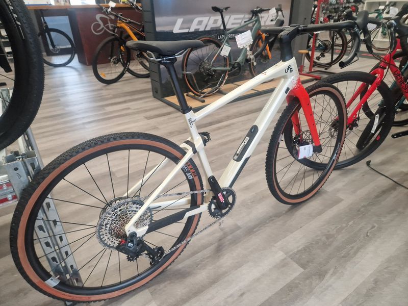 Used BMC URS 01 FOUR 2024 2024 Road & Gravel