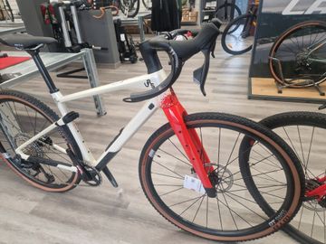 BMC URS 01 FOUR 2024 2024 Road & Gravel usato, Bianco — immagine 2 di 5