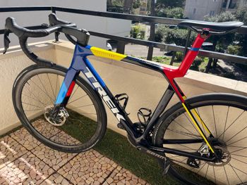 Used Trek Madone SLR 9 AXS Gen 8 2025 2025 Road & Gravel, Red — image 2 of 6