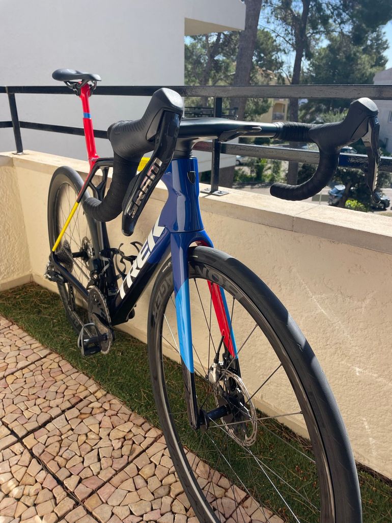 Used Trek Madone SLR 9 AXS Gen 8 2025 2025 Road & Gravel, Red — image 4 of 6