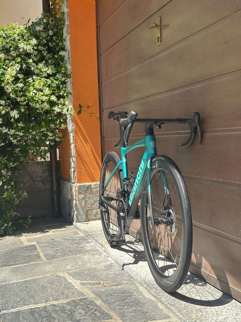 Used Bianchi Specialissima PRO Ultegra Di2 2024 2024 Road & Gravel, Black — image 5 of 8