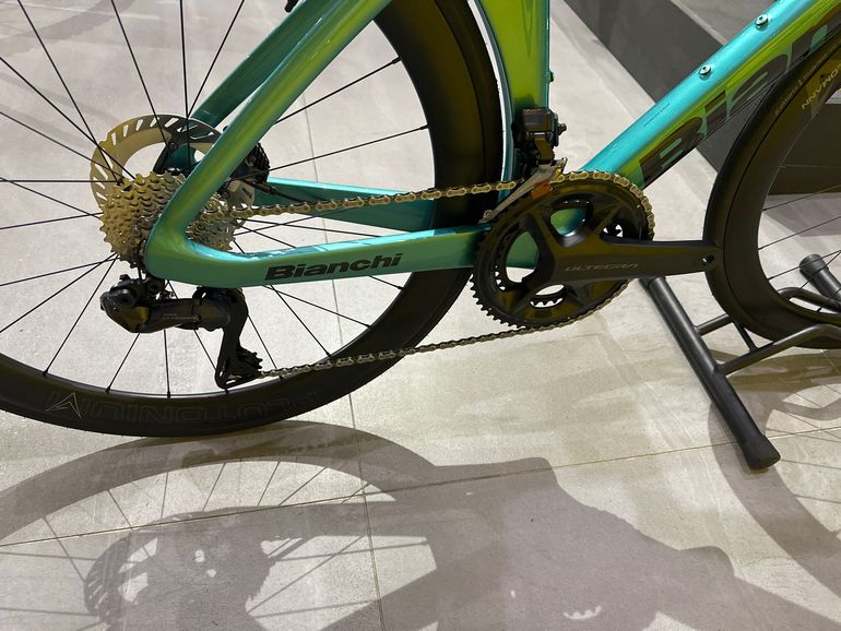 Used Bianchi Oltre Shimano Ultegra Di2 2025 Road & Gravel — image 3 of 4